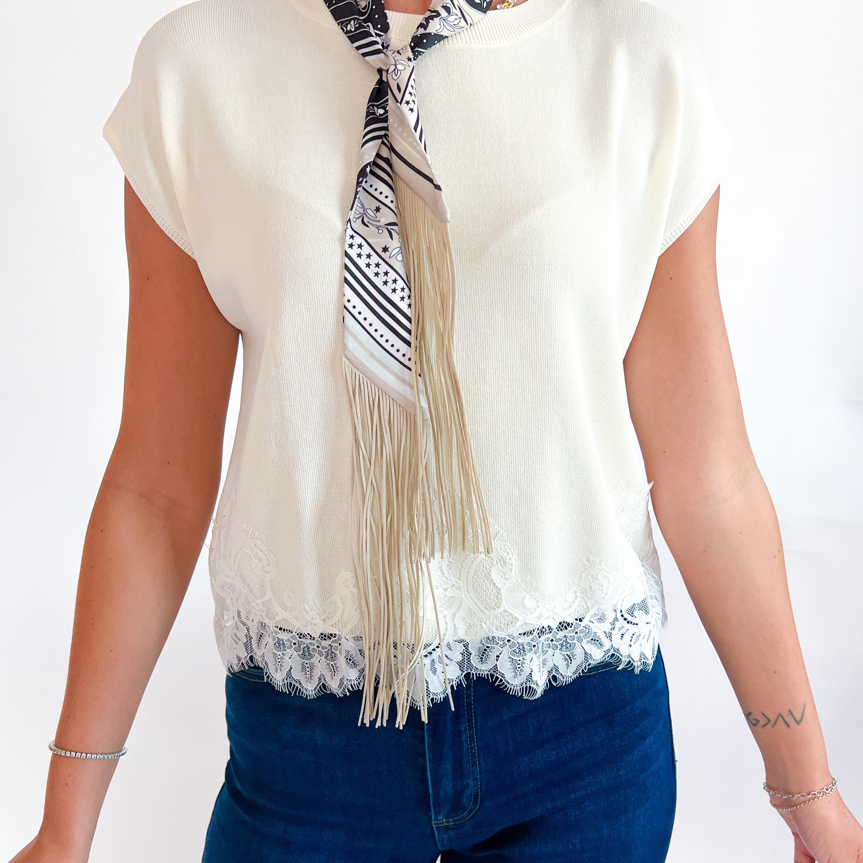 Lace Trim Hem Knit Top
