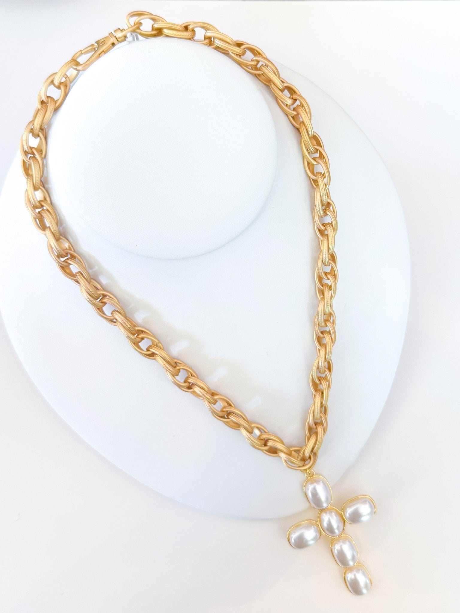 Pearl clover cross pendant necklace