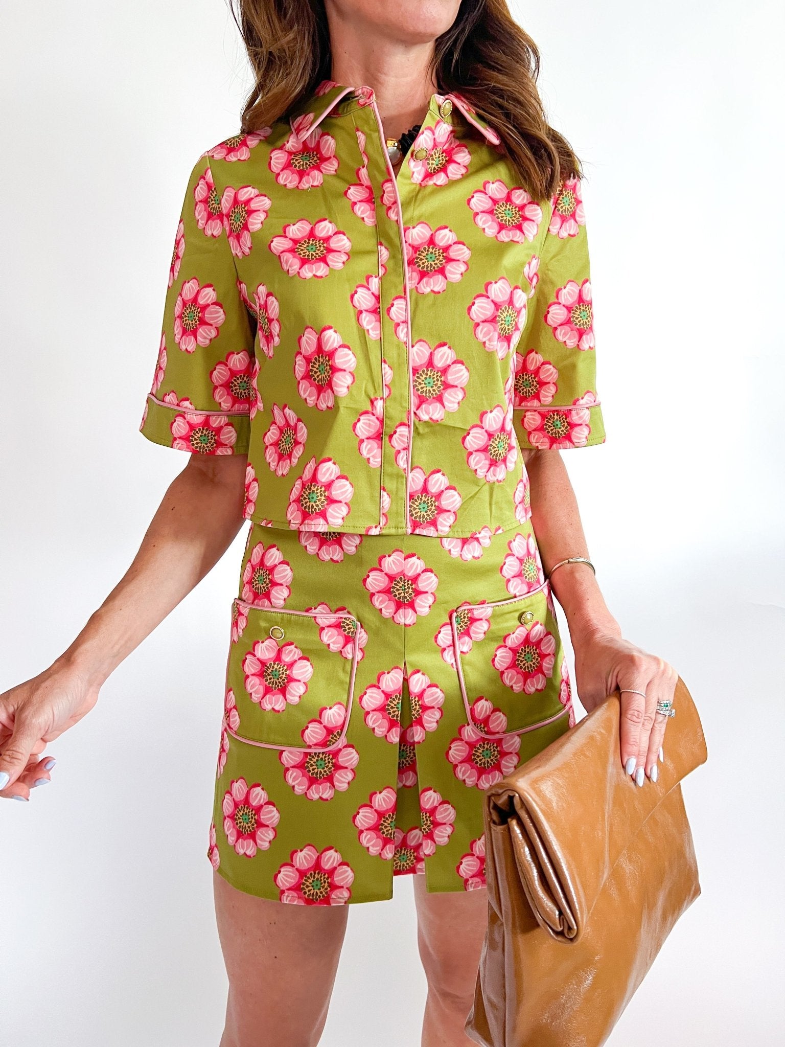Floral short sleeve top with contrast piping