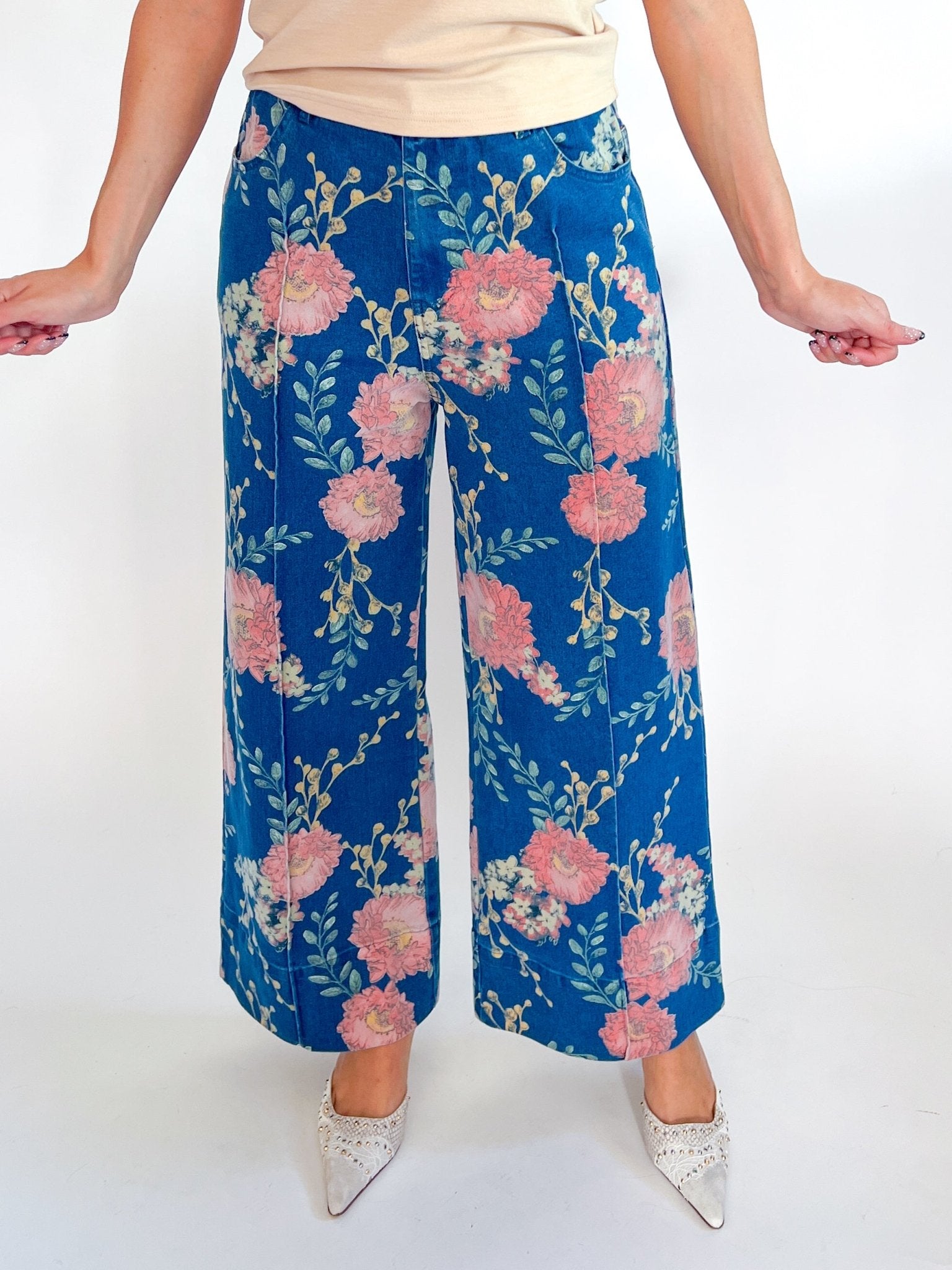 Floral wide leg denim pants with high-rise fit