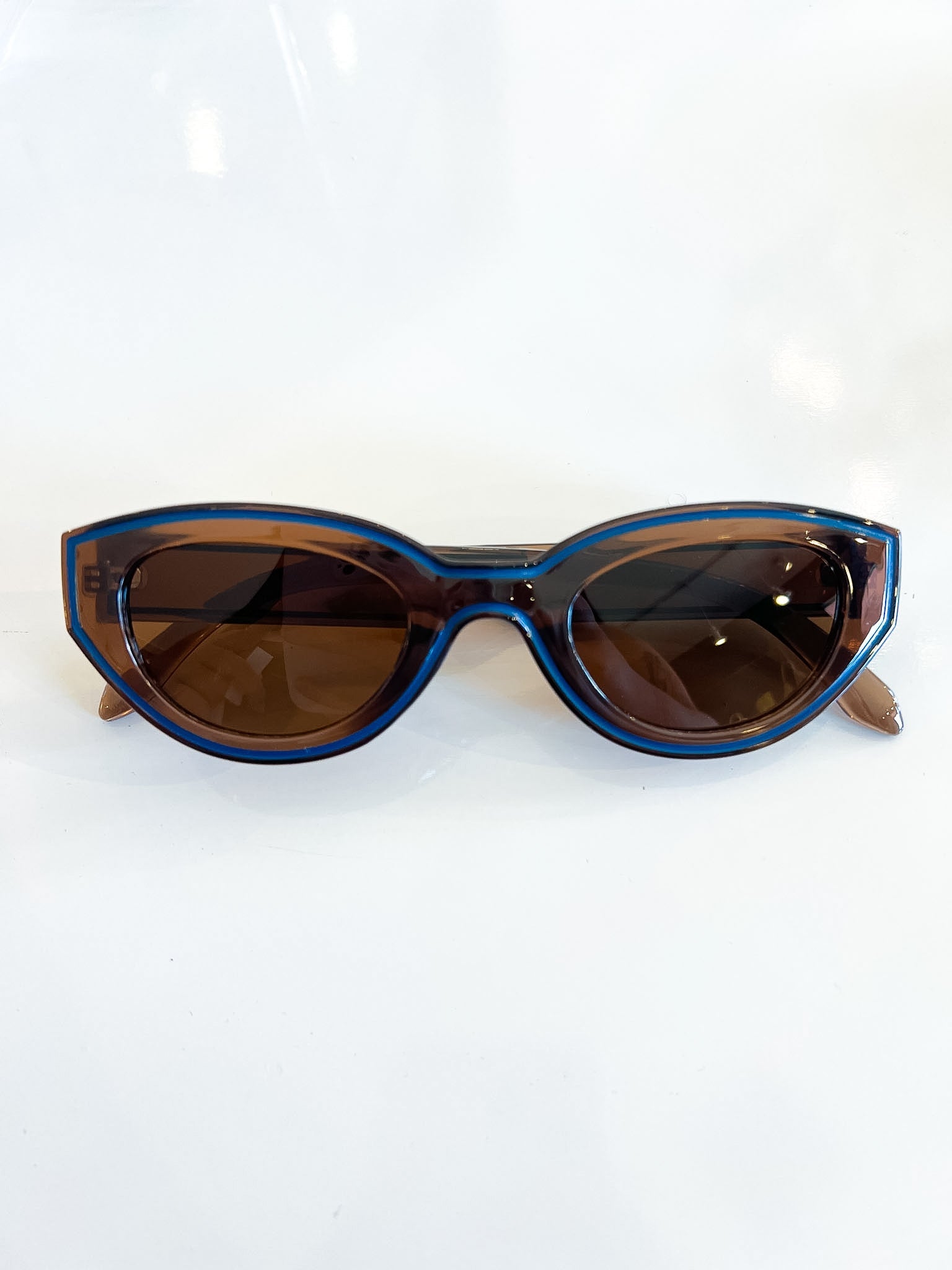 Brown cat-eye sunglasses with vintage-inspired silhouette
