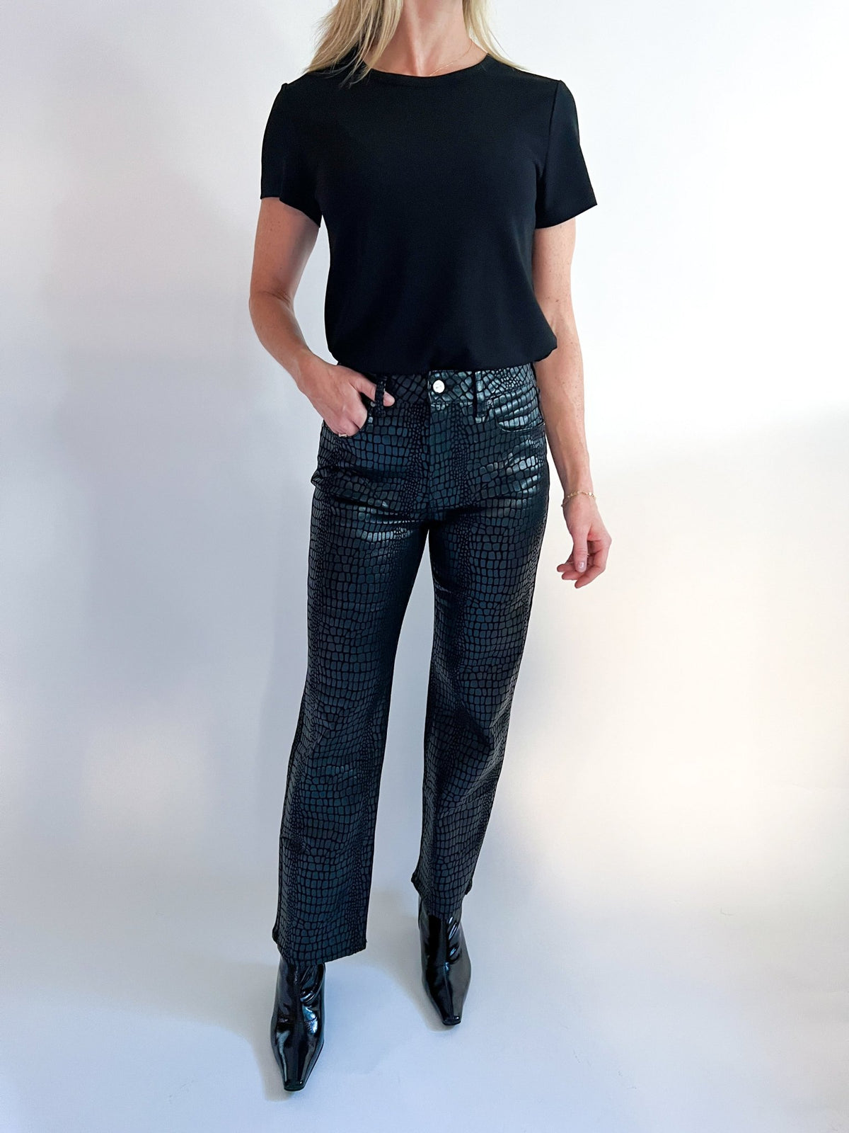 Everyday Essential Tee - Swoon Boutique New Orleans