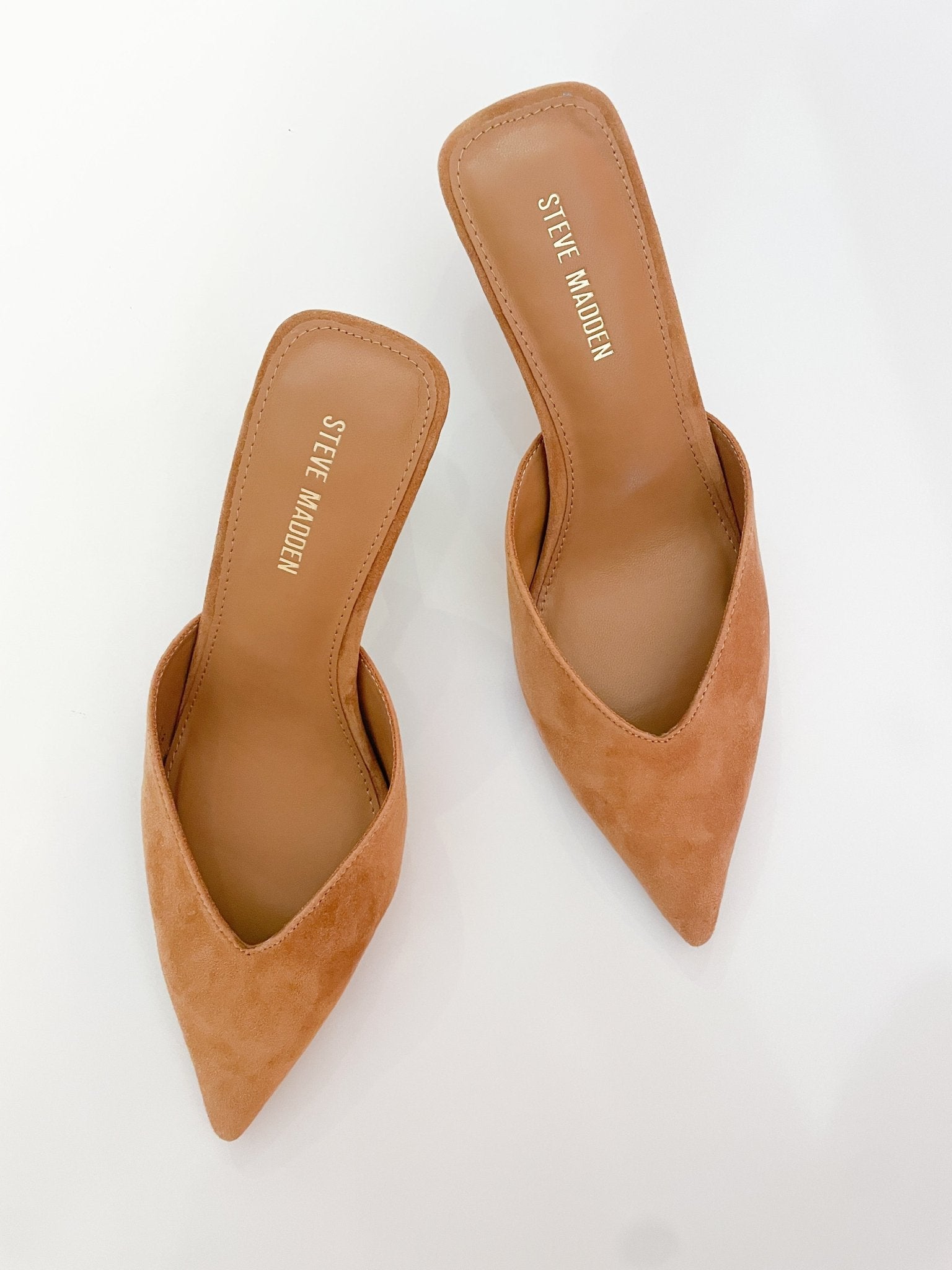 Brown suede pointed-toe kitten heel