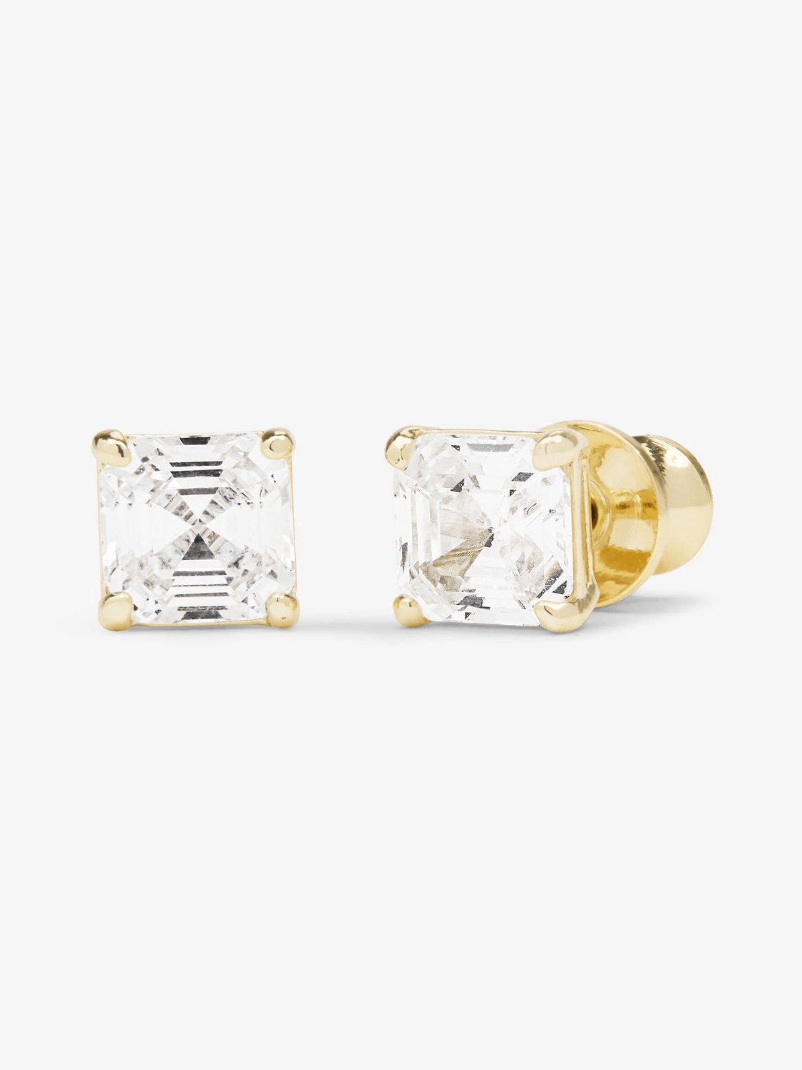 Queens 6mm Stud Earrings with sparkling simulated diamond in polished gold setting