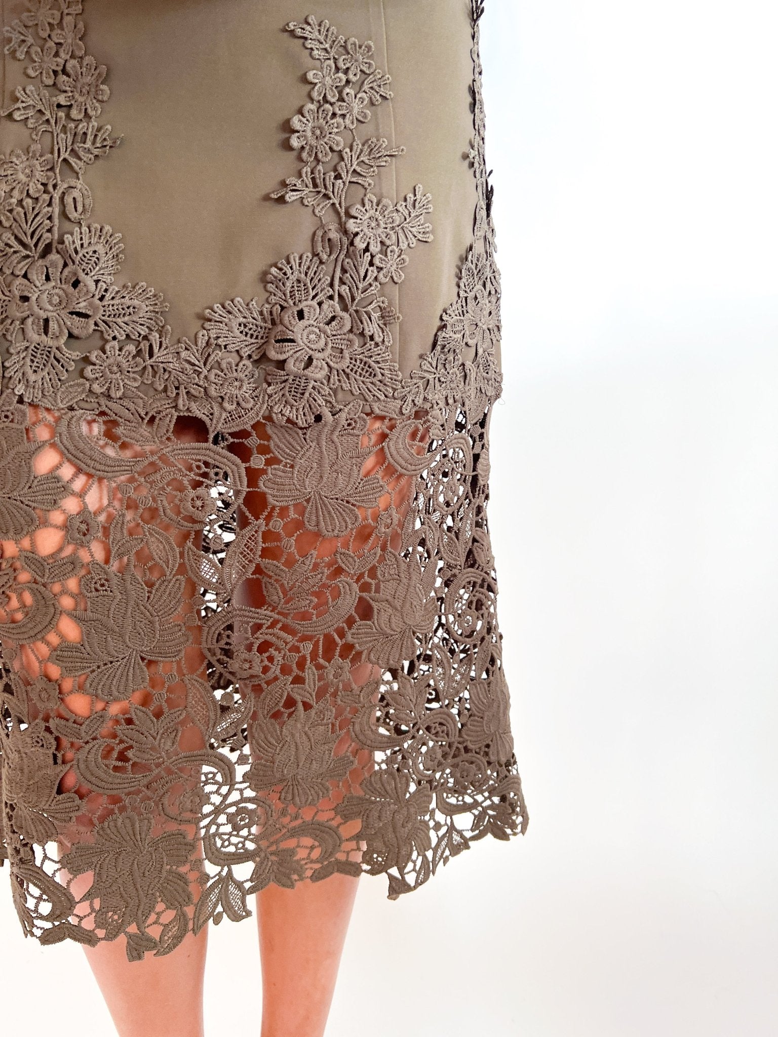 Sara Floral Lace Hem Midi Dress - Swoon Boutique New Orleans