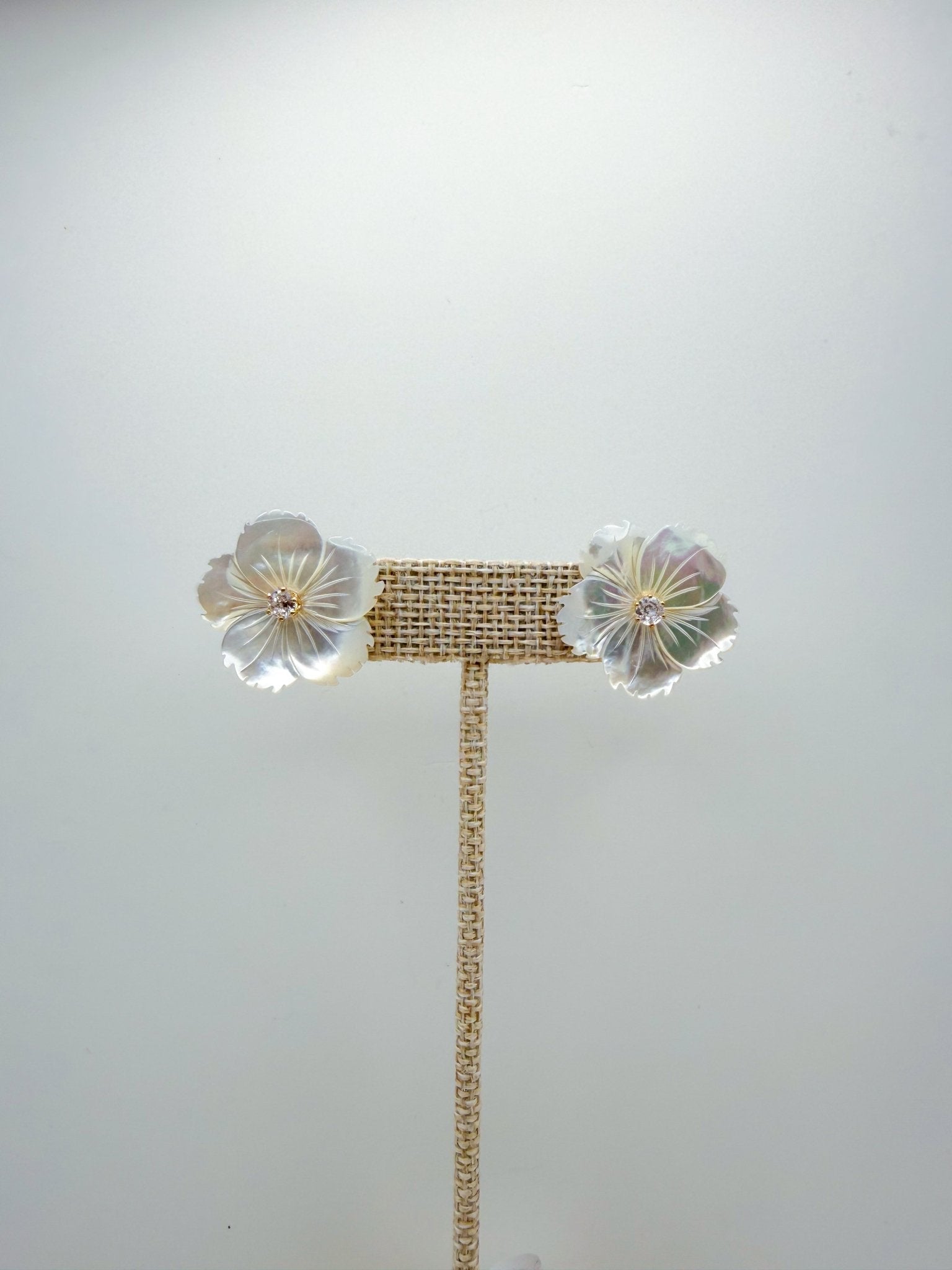 Stud Pearl Flower Earring - Swoon Boutique New Orleans